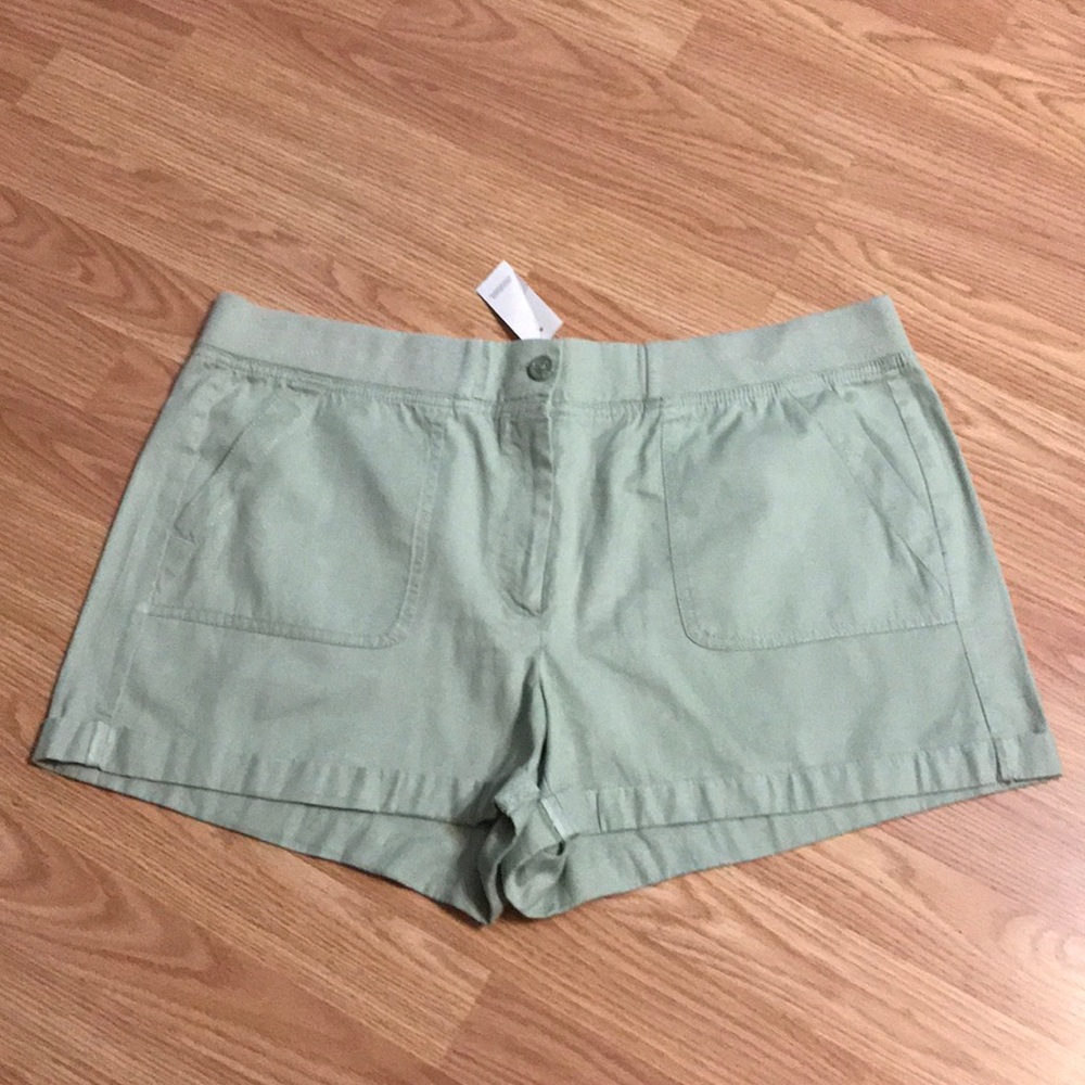LOFT olive Green shorts